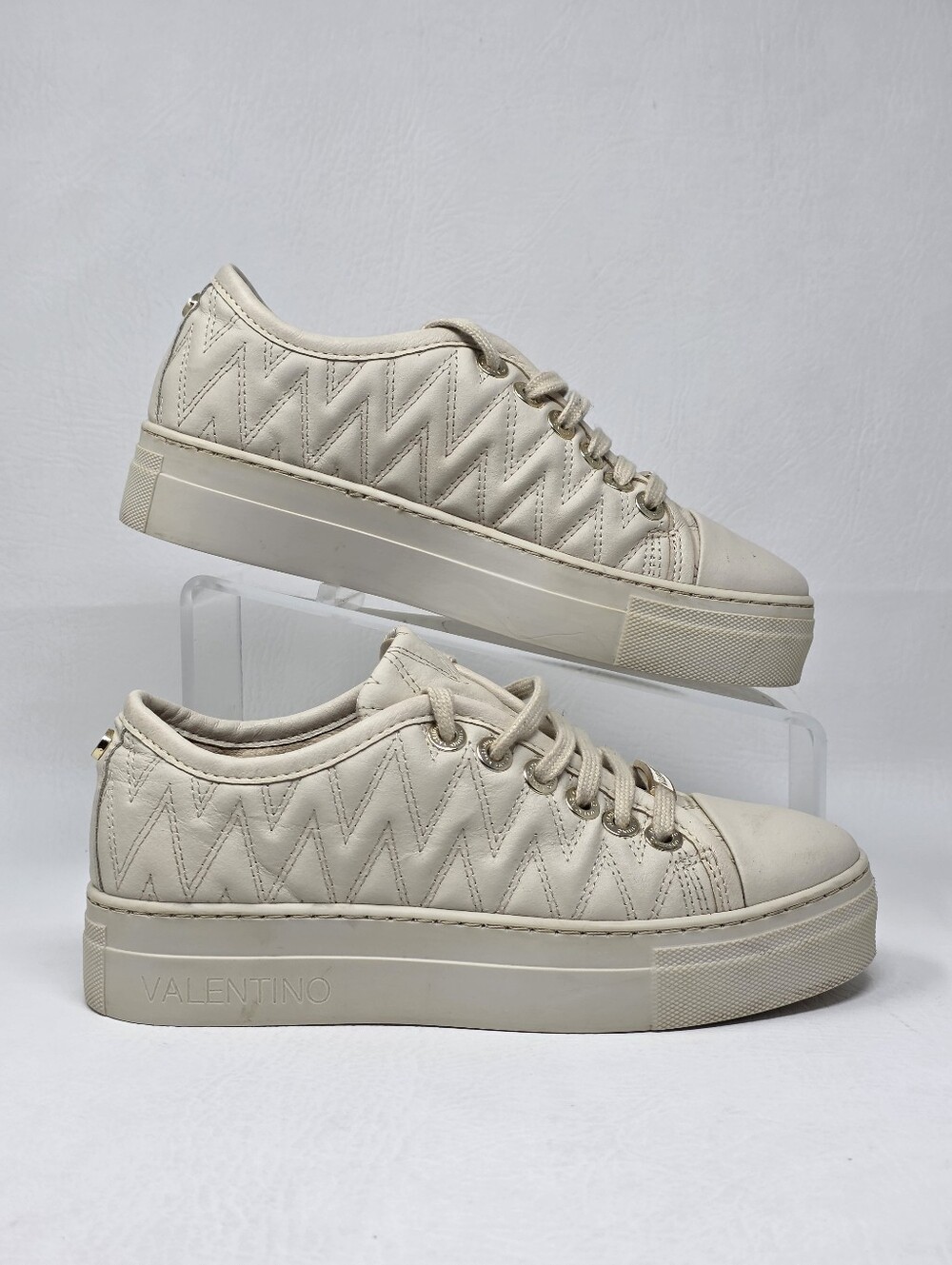 Valentino by Mario Valentino Women's Sneakers Size 6.5 Pre-owned - Picture 2 of 12